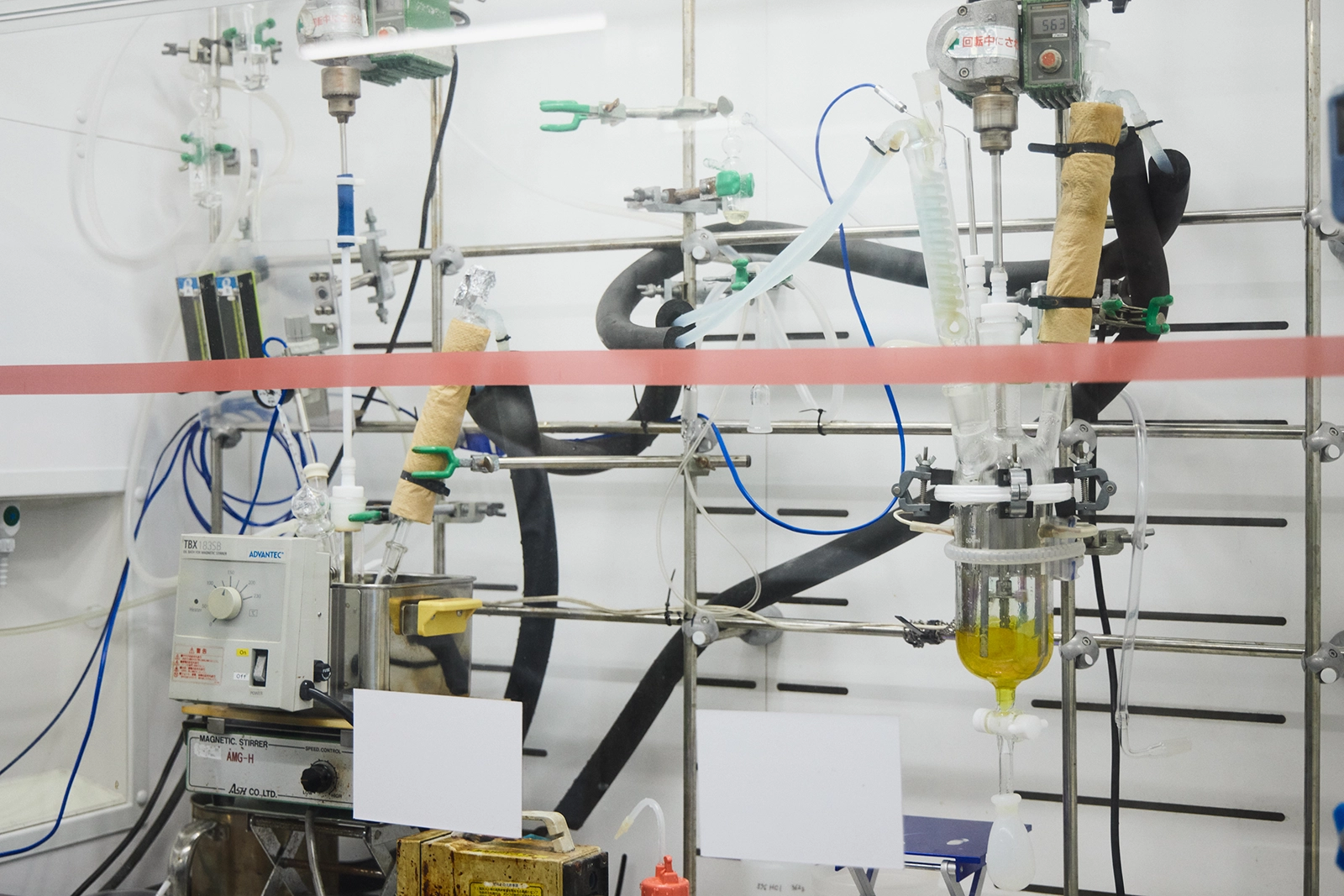 Checking the condition of a reaction solution in the laboratory