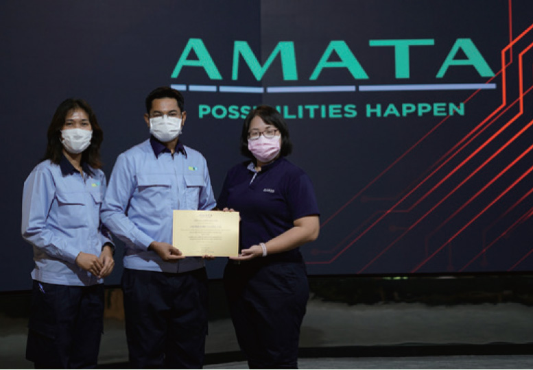左からKanitta Mahasamutさん（ESH Supervisor）、Siwapol Yangthongさん（Factory Manager）