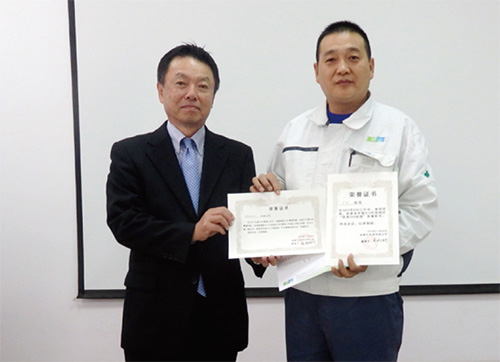 ESH manager Yin Yin accepts commendation from DIC (China)’s chairman Shinsuke Toshima