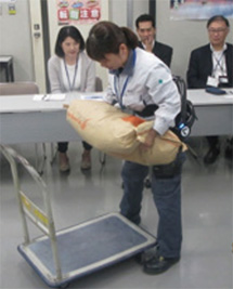 パワーアシストスーツ装着体験会