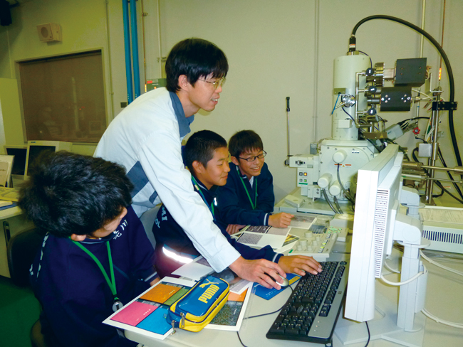 埼玉工場で就業体験する地元中学生