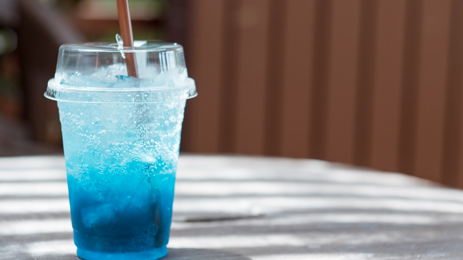 Image of beverages and dairy products colored with Linablue®