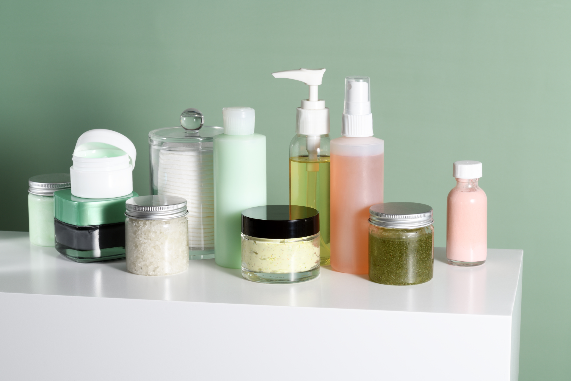 ベースメイクアップ、トーンアップ・肌色補正に適した化粧品用顔料