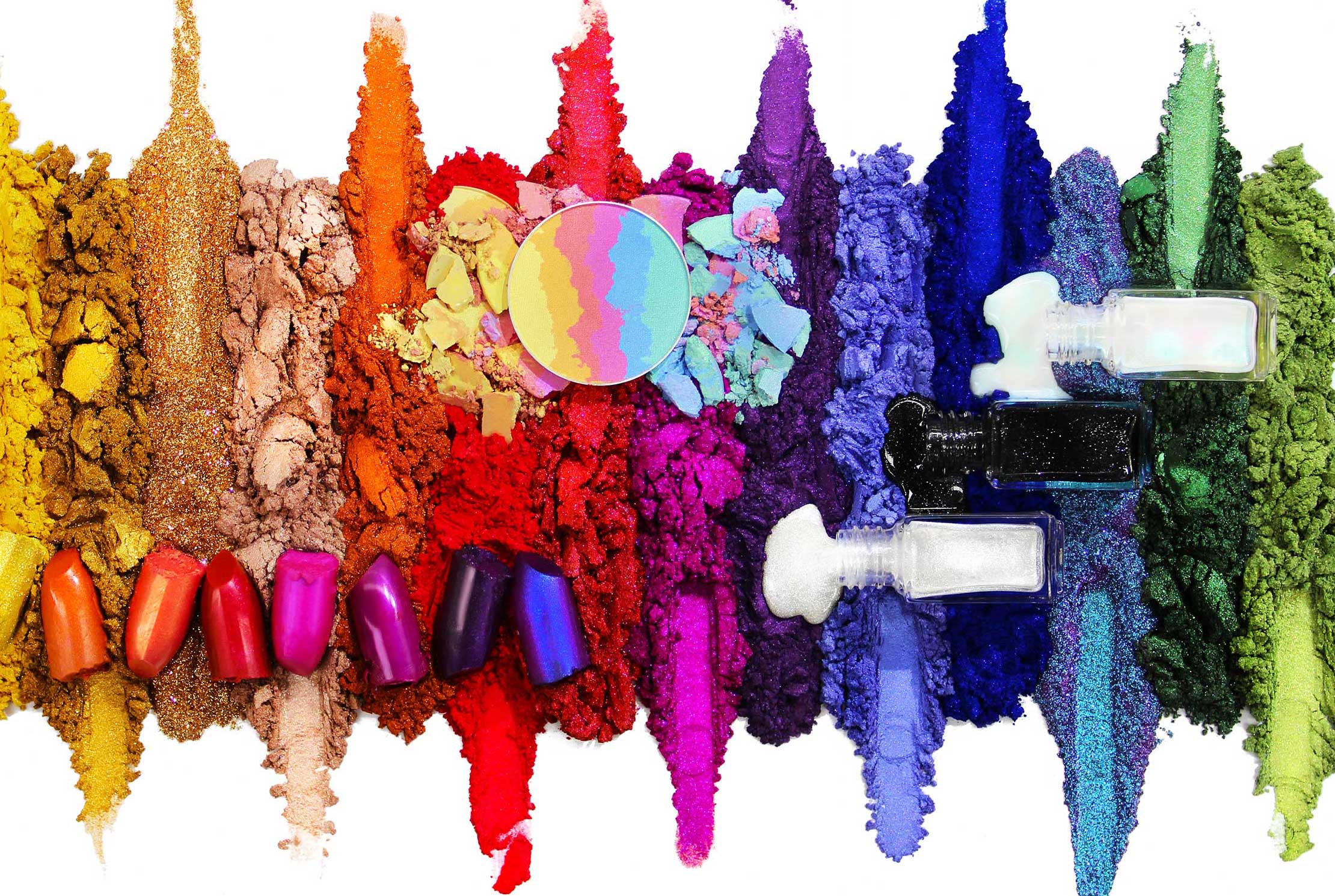 アイシャドウパレットやパール顔料の盛り見本などのビジュアル（化粧品用顔料用途）