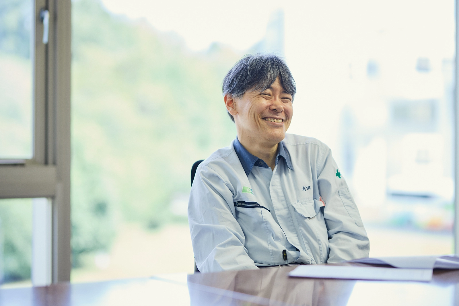 研究開発における発想や着想について語る様子