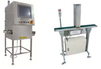 赤外線異物検出装置（三井金属計測機工社製、左：カメラ方式、右：センサ方式）　