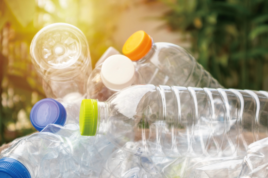 Contributing to solving the problem of plastic waste